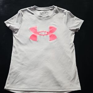 Under Armour Light Gray Tee with Neon Pink Logo. CHILDRENS MED.   #191